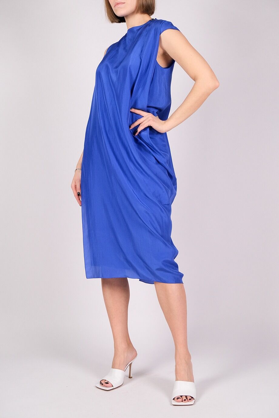 image 2 Шелковое платье синего цвета с драпировкой