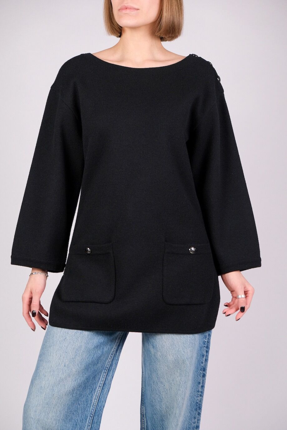 image 1 Джемпер черного цвета с накладными карманами