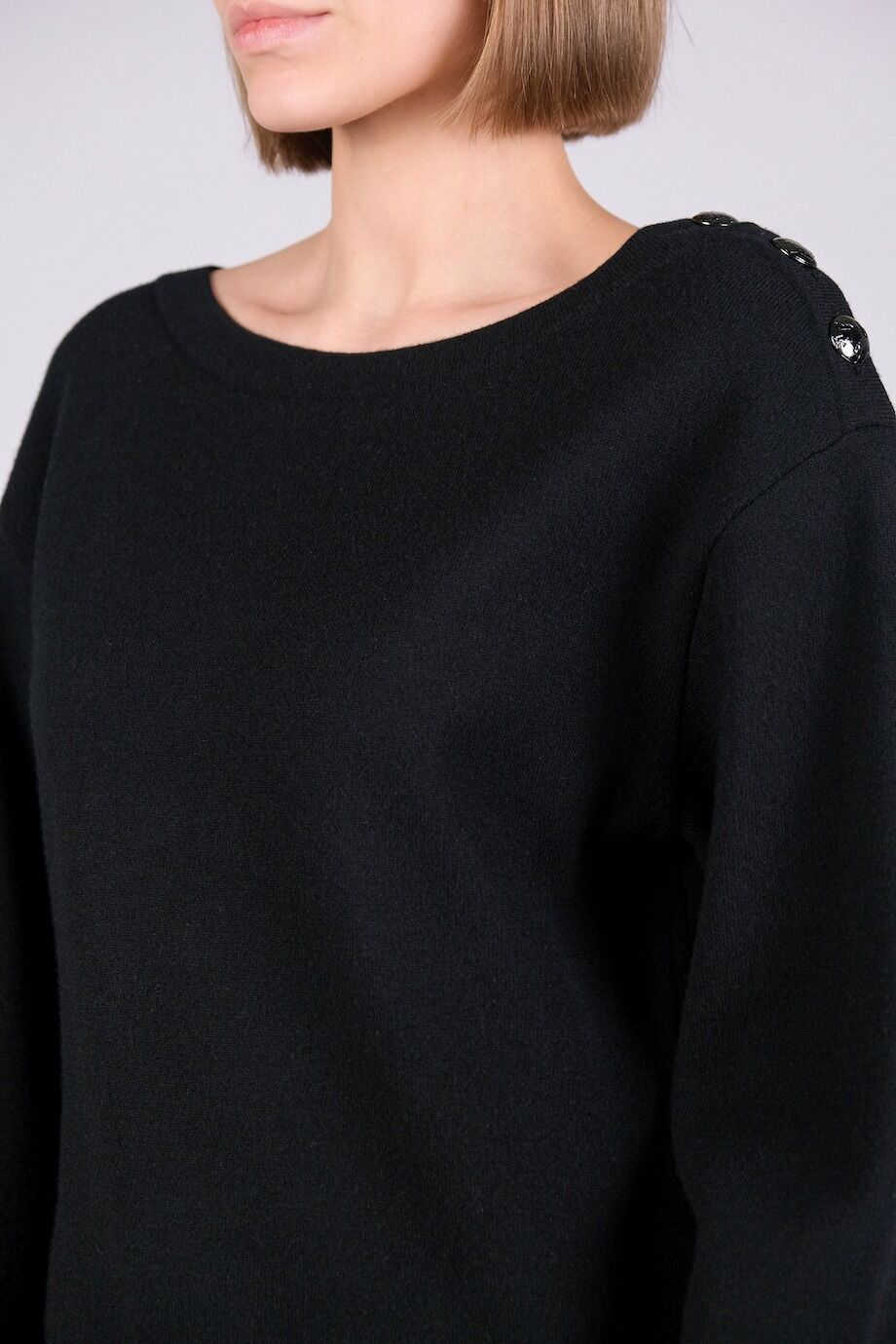 image 4 Джемпер черного цвета с накладными карманами