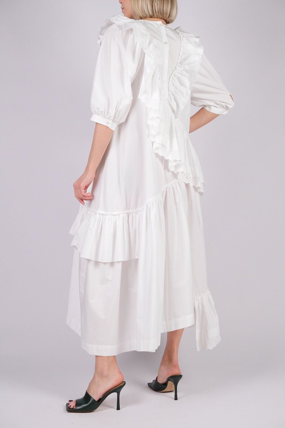 image 3 Платье белого цвета с оборками