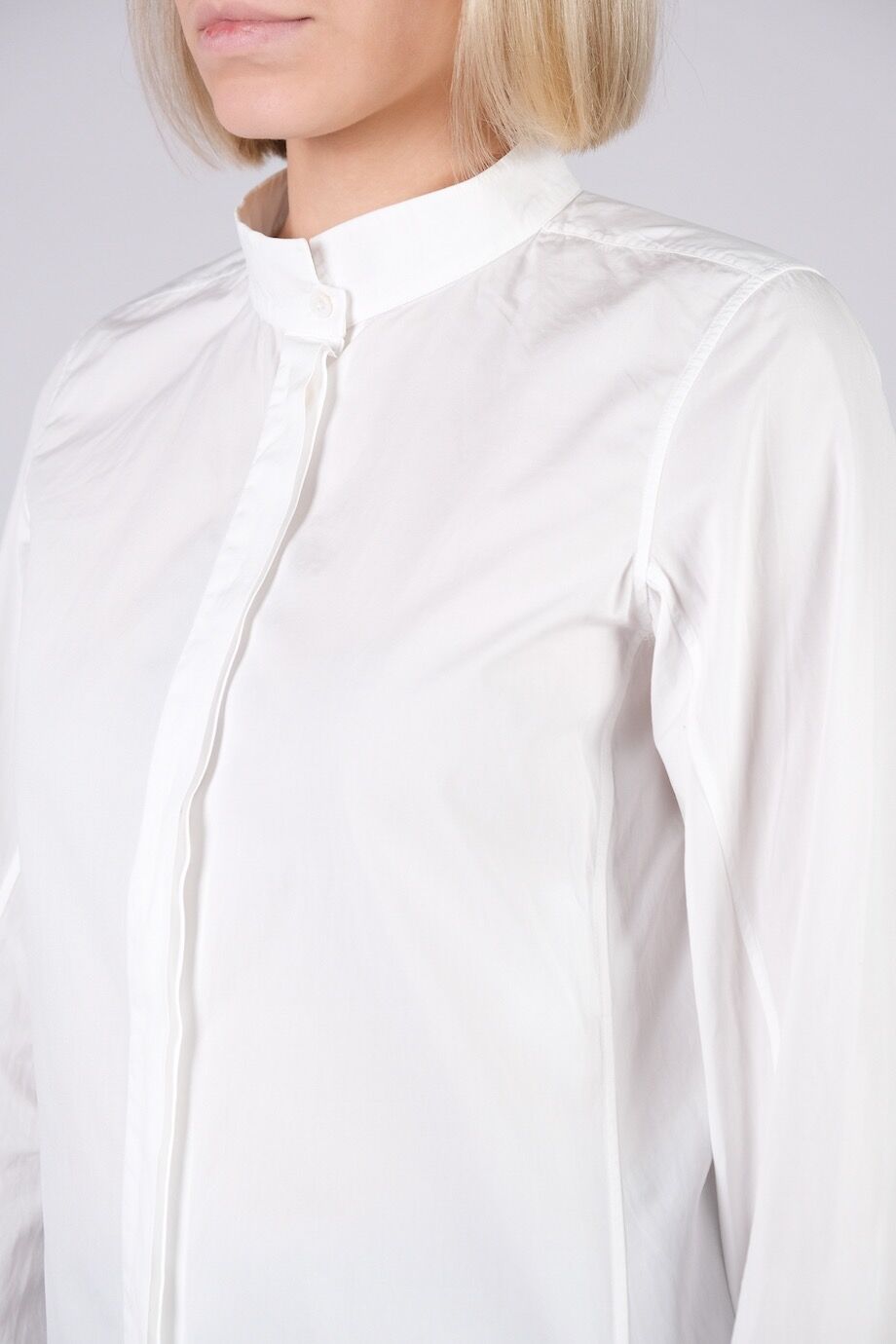 image 4 Рубашка белого цвета с воротником-стойкой
