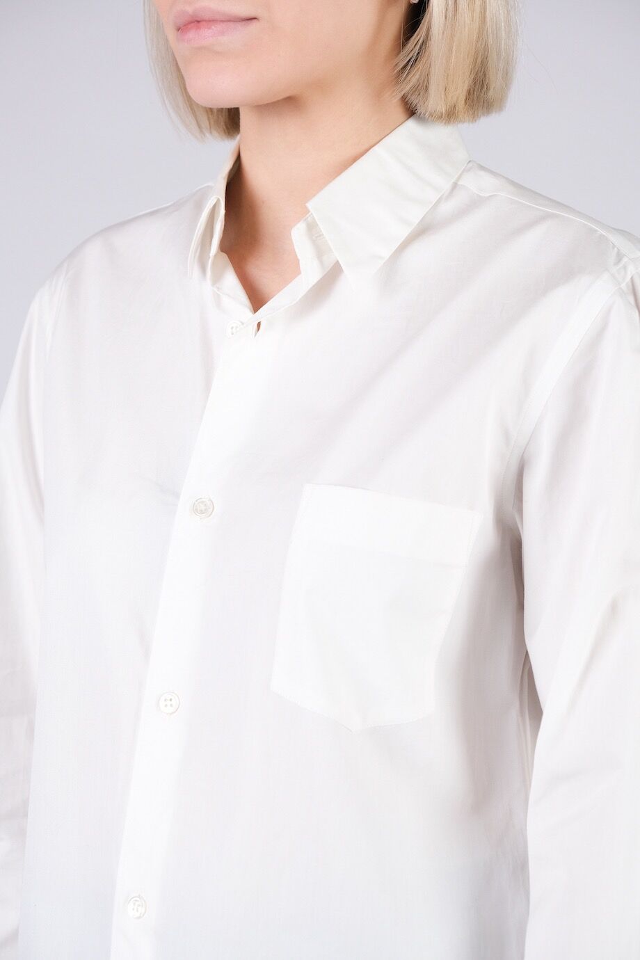 image 4 Рубашка белого цвета с накладным карманом