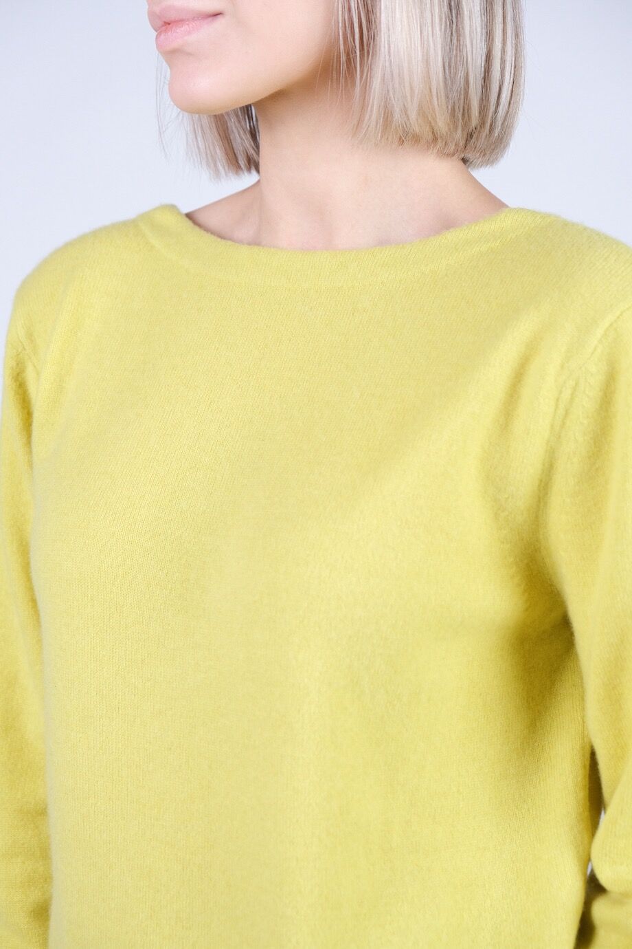 image 4 Кашемировый джемпер лимонного цвета с открытой спиной