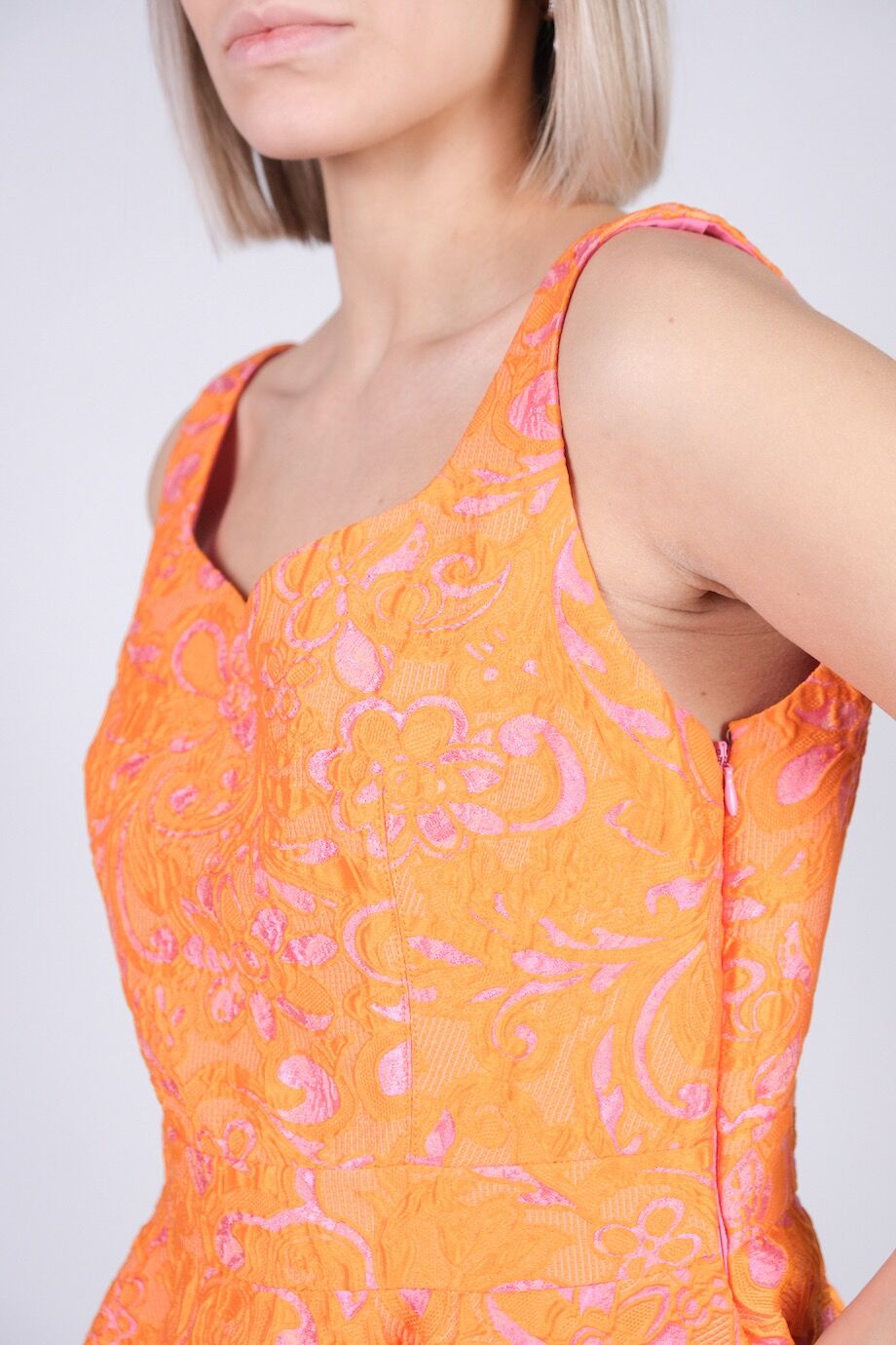 image 4 Платье без рукавов из оранжевого жаккарда