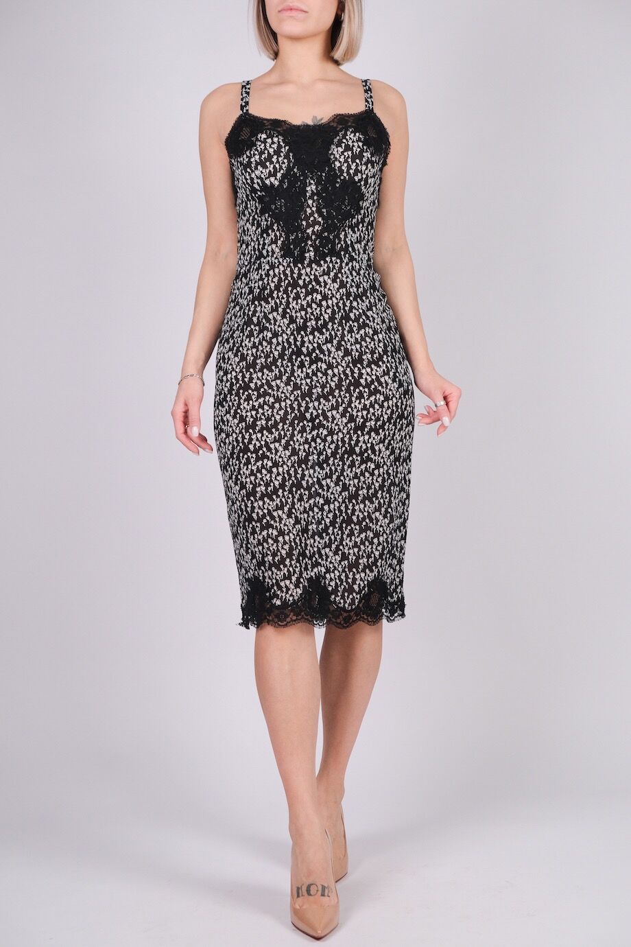 image 1 Платье-комбинация черно-белого цвета с кружевом