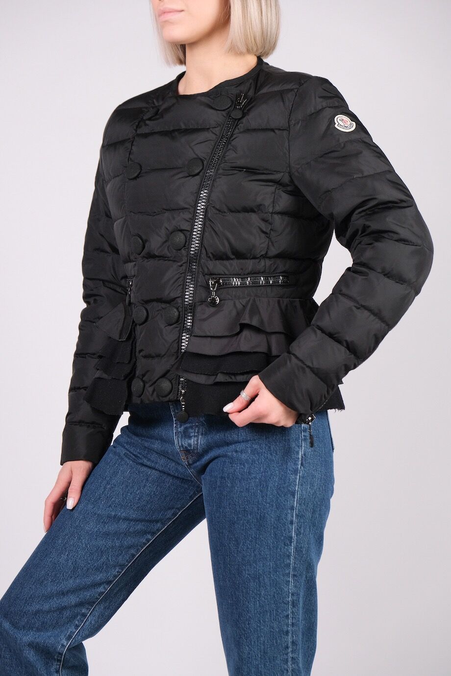 image 2 Куртка черного цвета с воланами