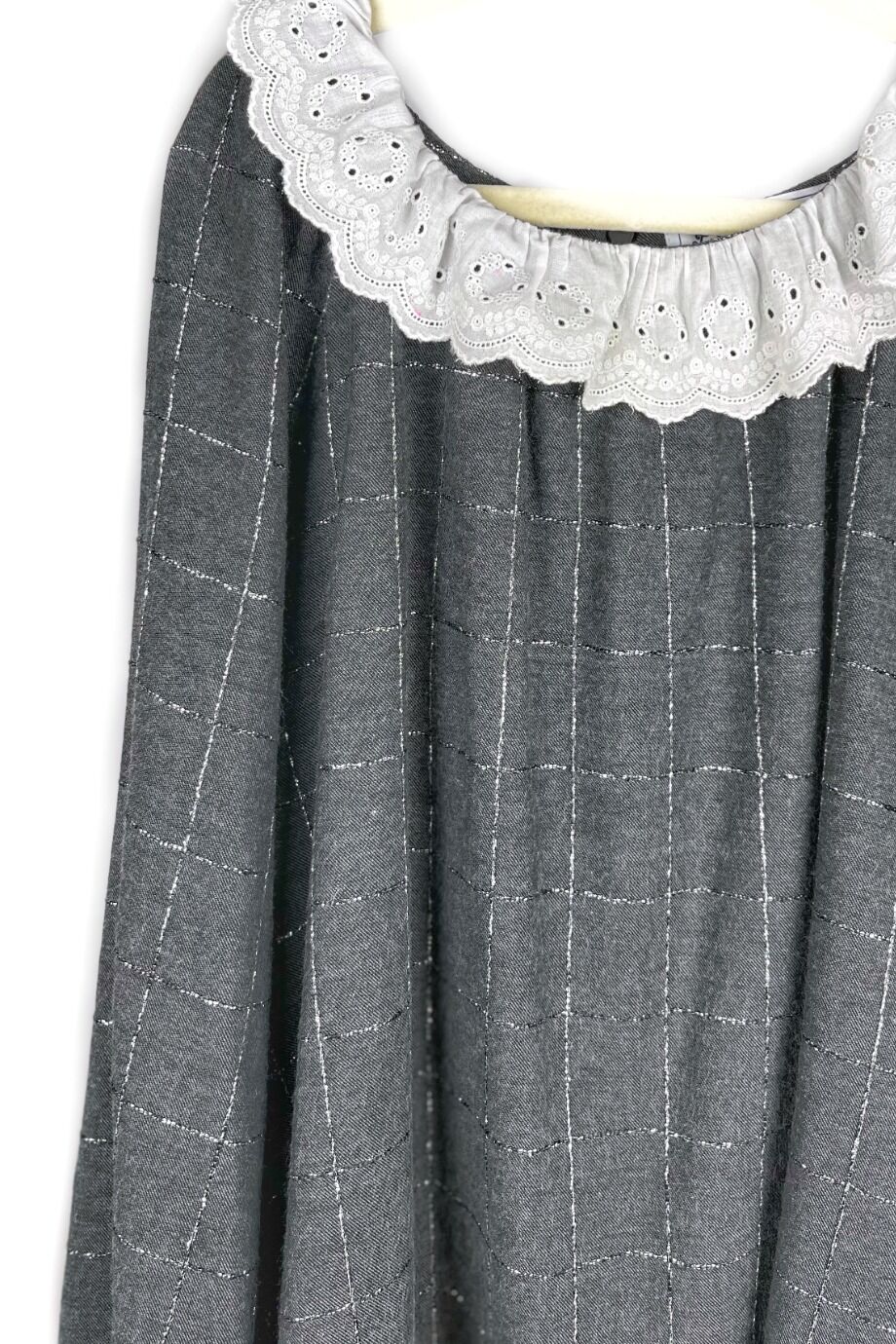 image 2 Детское платье серого цвета с белым ажурным воротничком