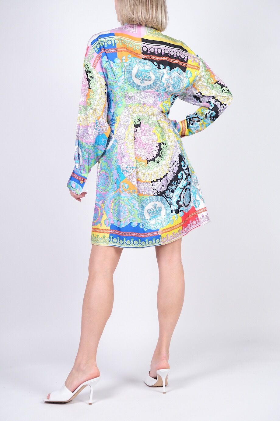 image 3 Шелковое платье-рубашка с ярким принтом