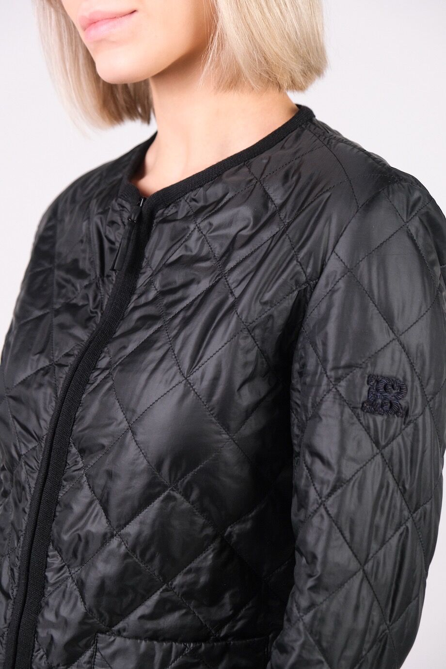 image 4 Стёганая куртка черного цвета на молнии