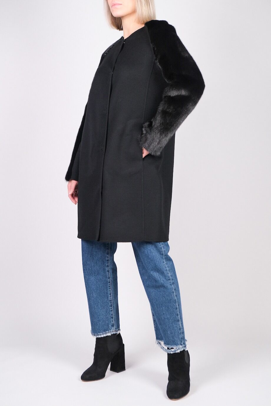 image 2 Пальто черного цвета с меховой отделкой