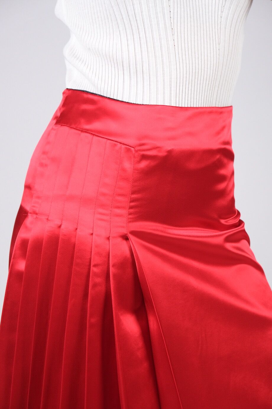image 5 Атласная юбка красного цвета до колена