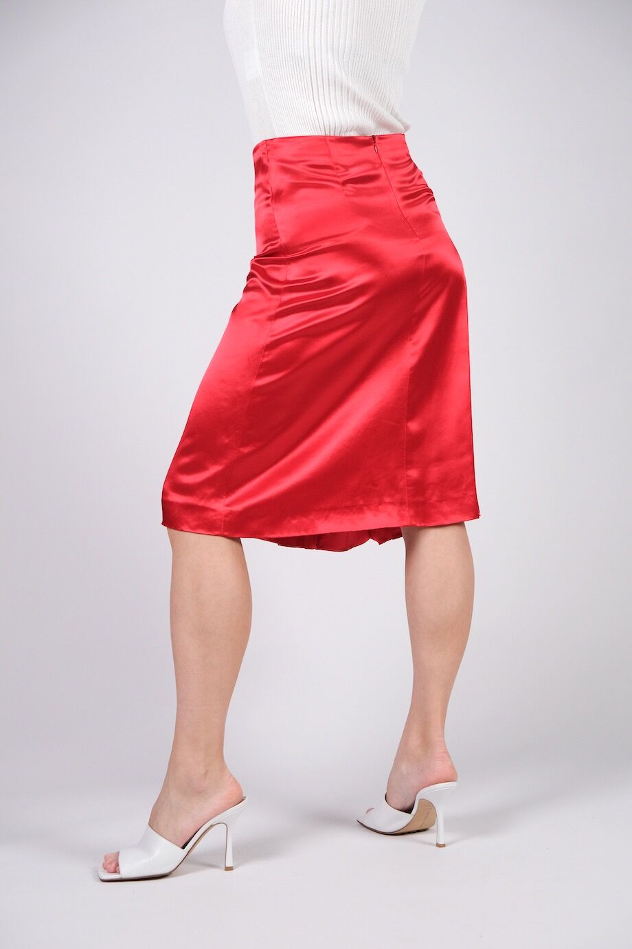 image 4 Атласная юбка красного цвета до колена