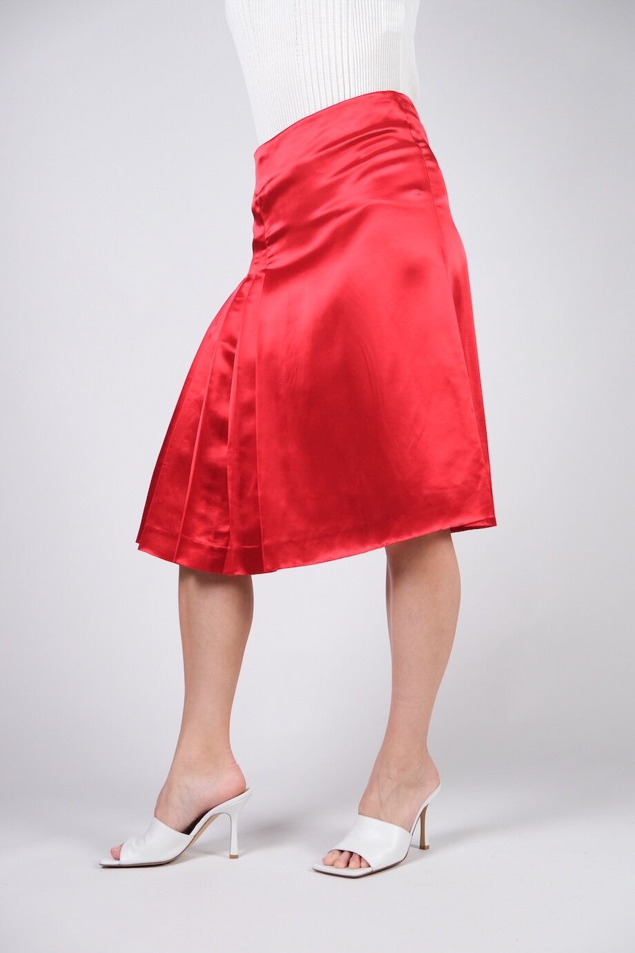 image 3 Атласная юбка красного цвета до колена