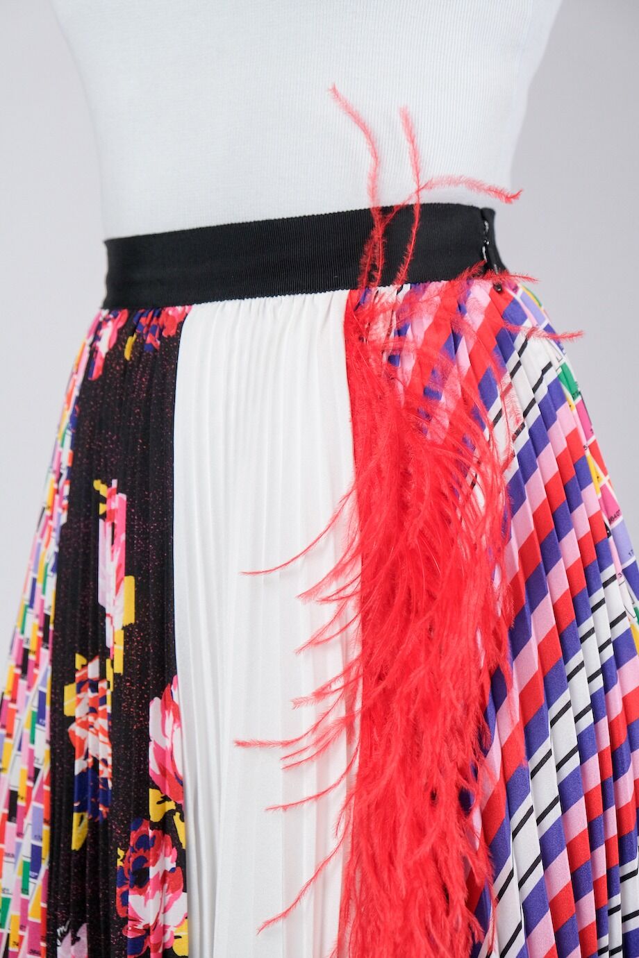 image 4 Комбинированная юбка плиссе с декором из перьев