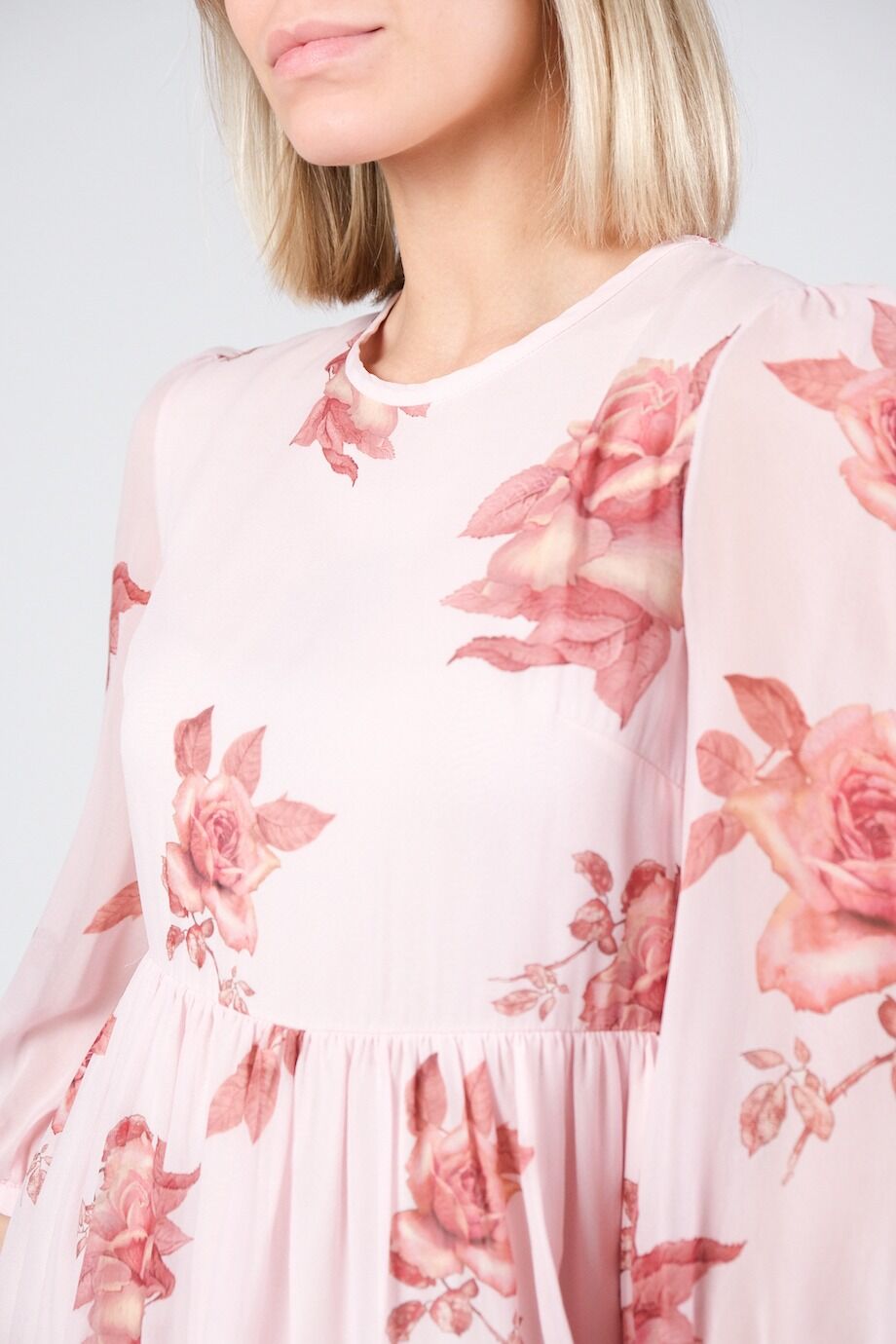 image 4 Шелковое платье розового цвета с розами