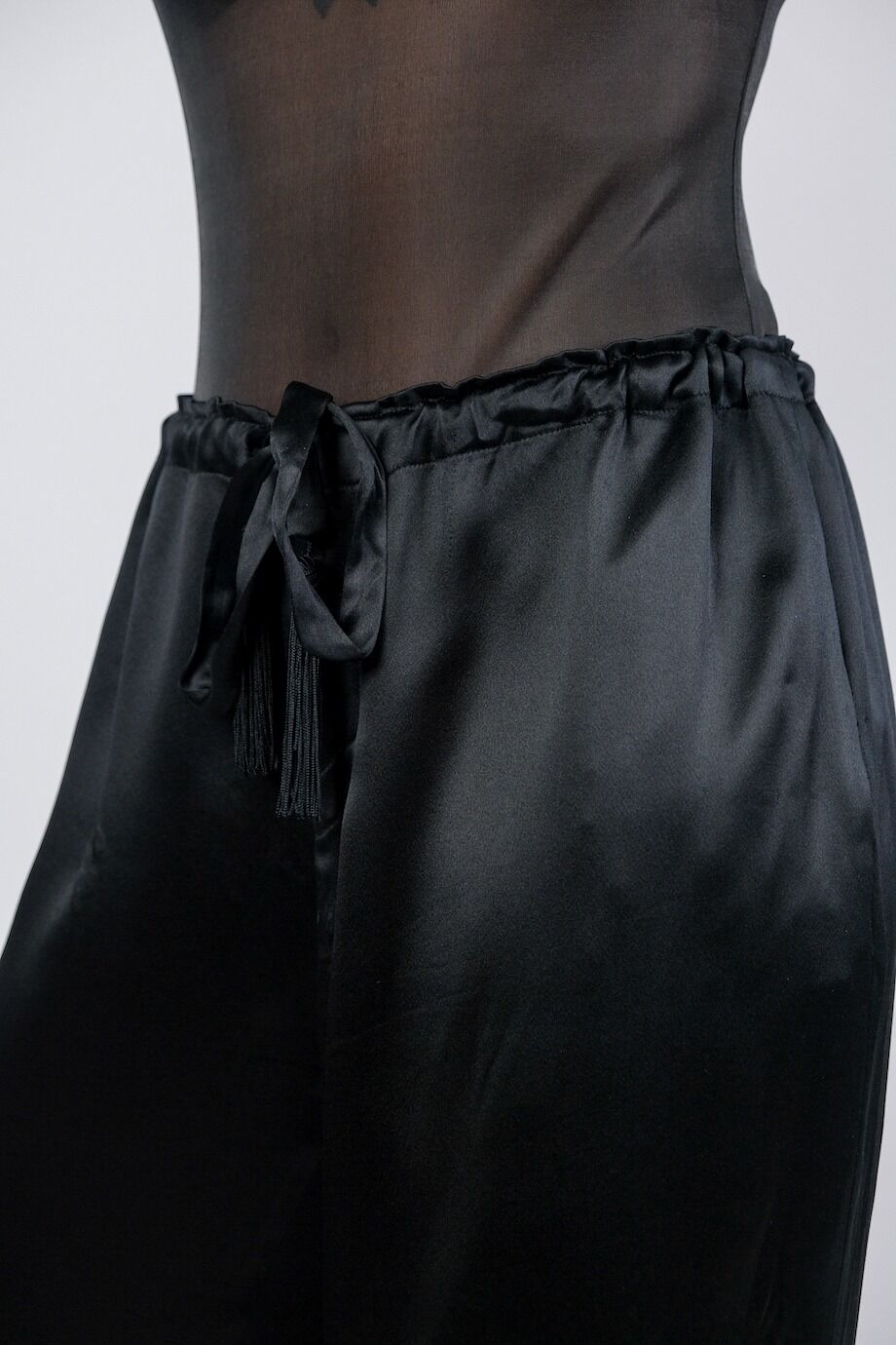 image 5 Шелковые брюки чёрного цвета широкого кроя