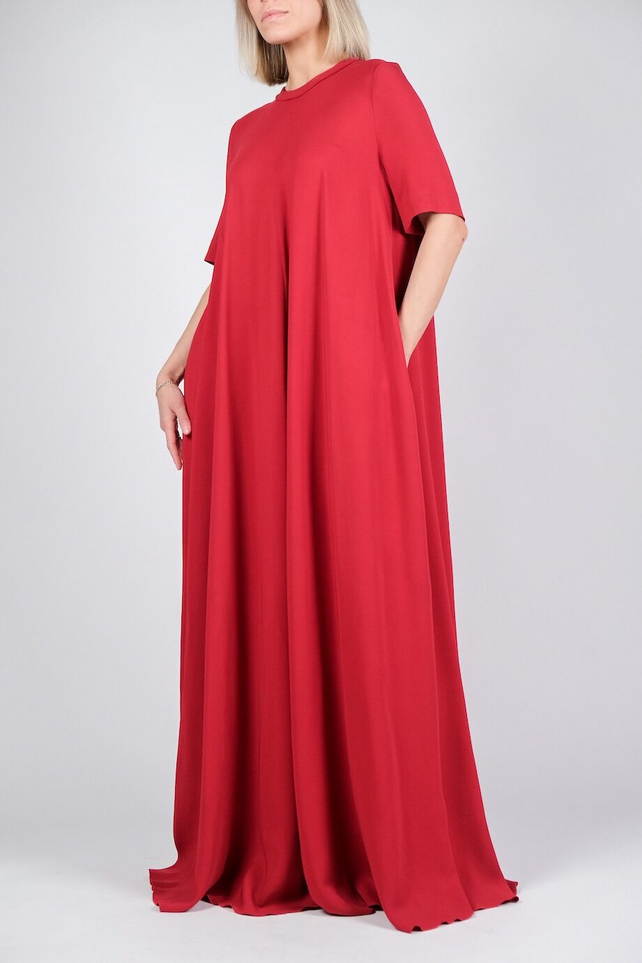 image 2 Платье в пол красного цвета с коротким рукавом