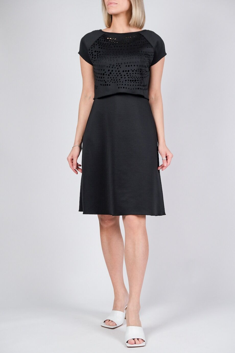 image 1 Платье черного цвета со съемным топом с перфорацией