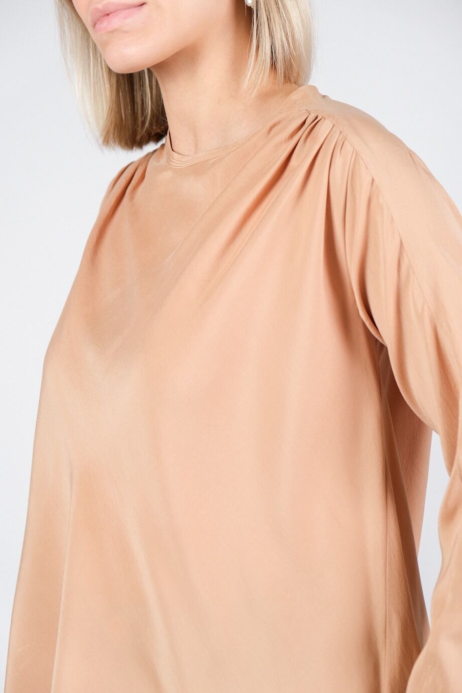 image 4 Удлинённая блуза бежевого цвета