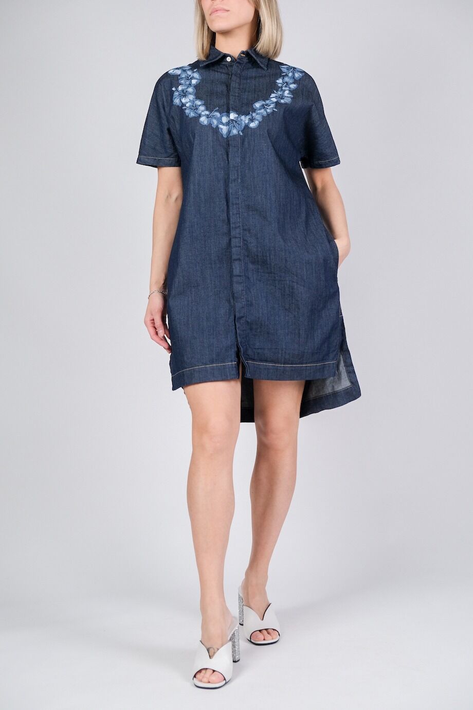 image 1 Джинсовое платье-рубашка с цветочным принтом
