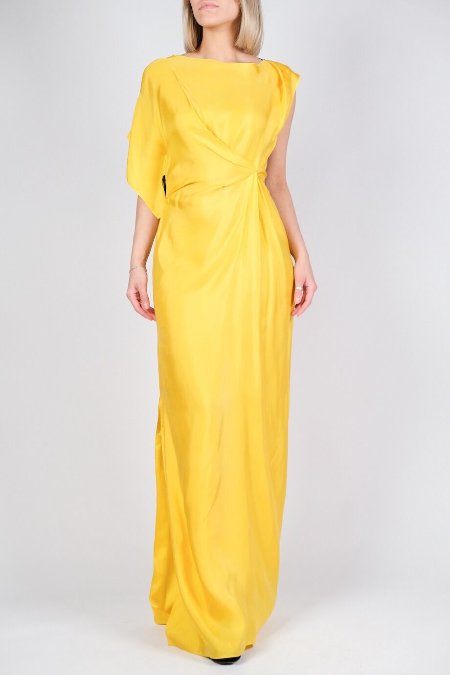image 1 Платье в пол желтого цвета с черной спинкой