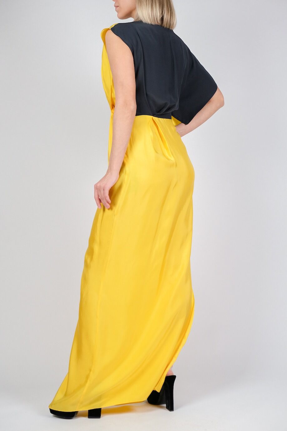 image 3 Платье в пол желтого цвета с черной спинкой