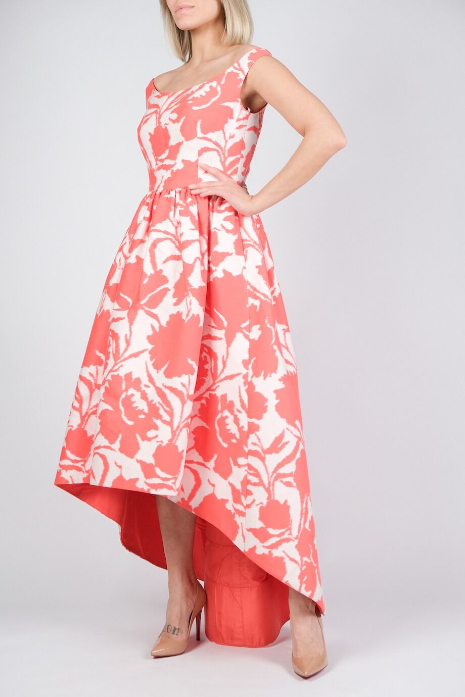 image 2 Платье со шлейфом с коралловыми цветами
