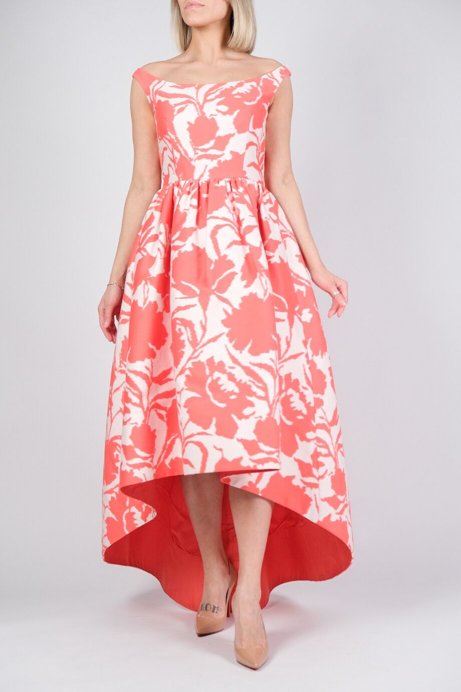 image 1 Платье со шлейфом с коралловыми цветами