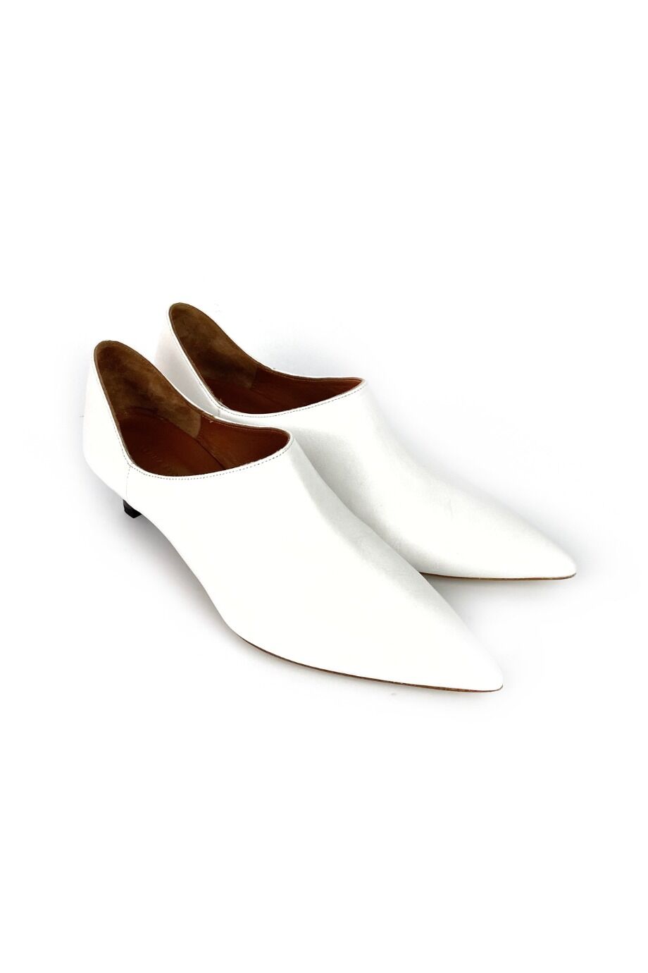 image 1 Туфли белого цвета на низком каблуке