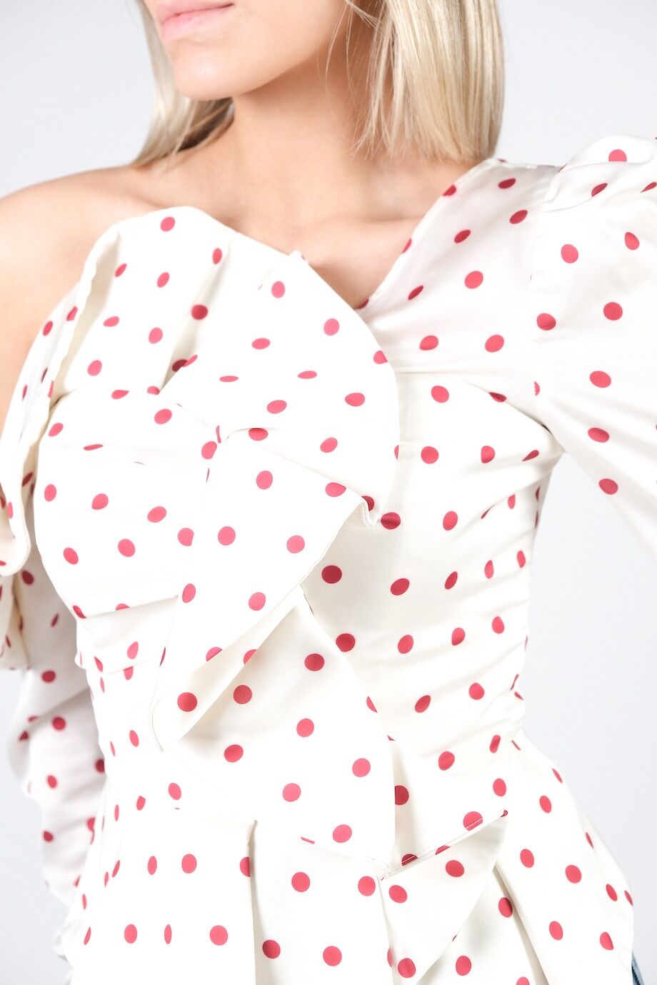 image 4 Блуза белого цвета с красный горох с воланами