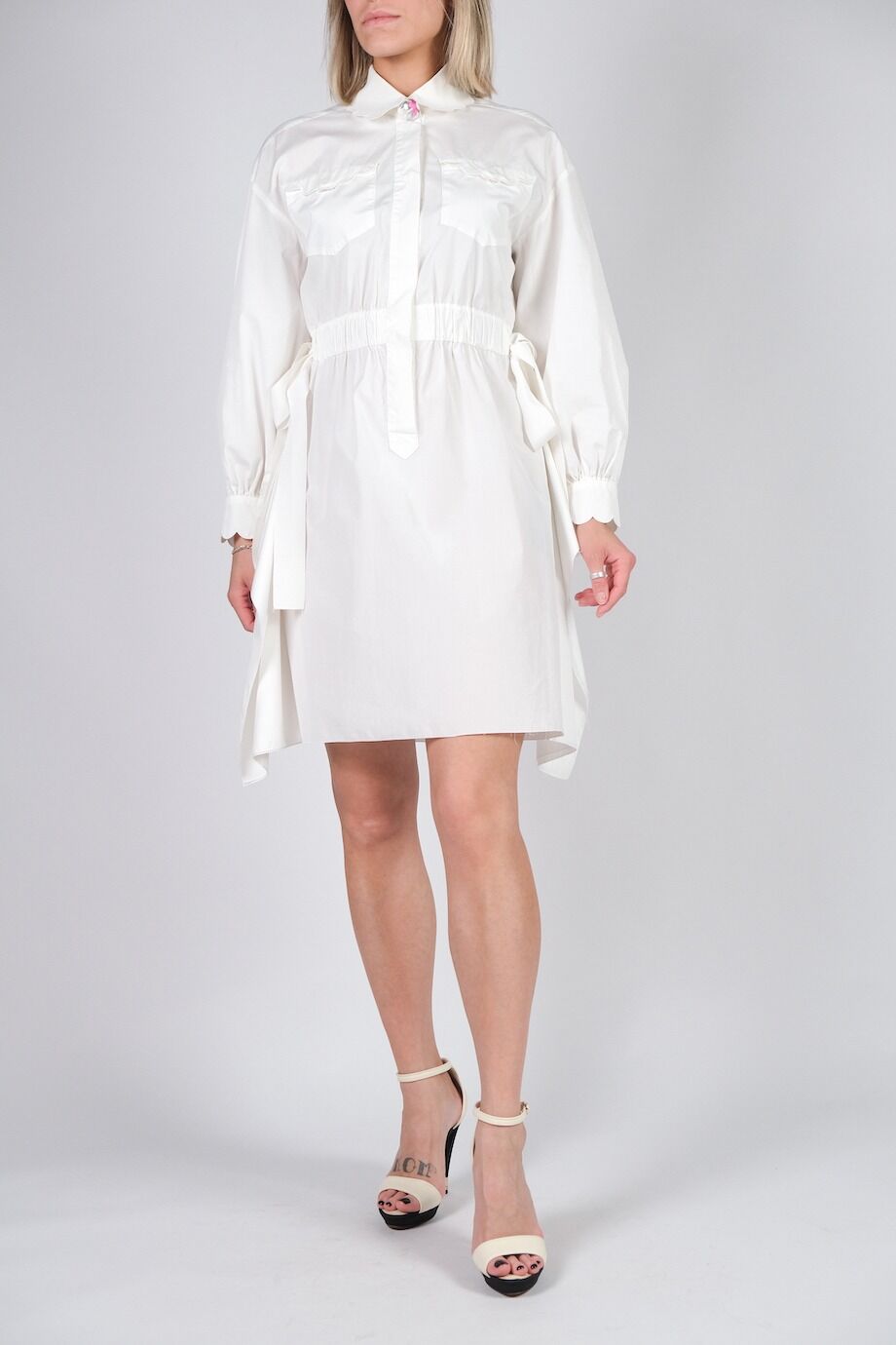 image 1 Хлопковое платье белого цвета с фигурным воротом