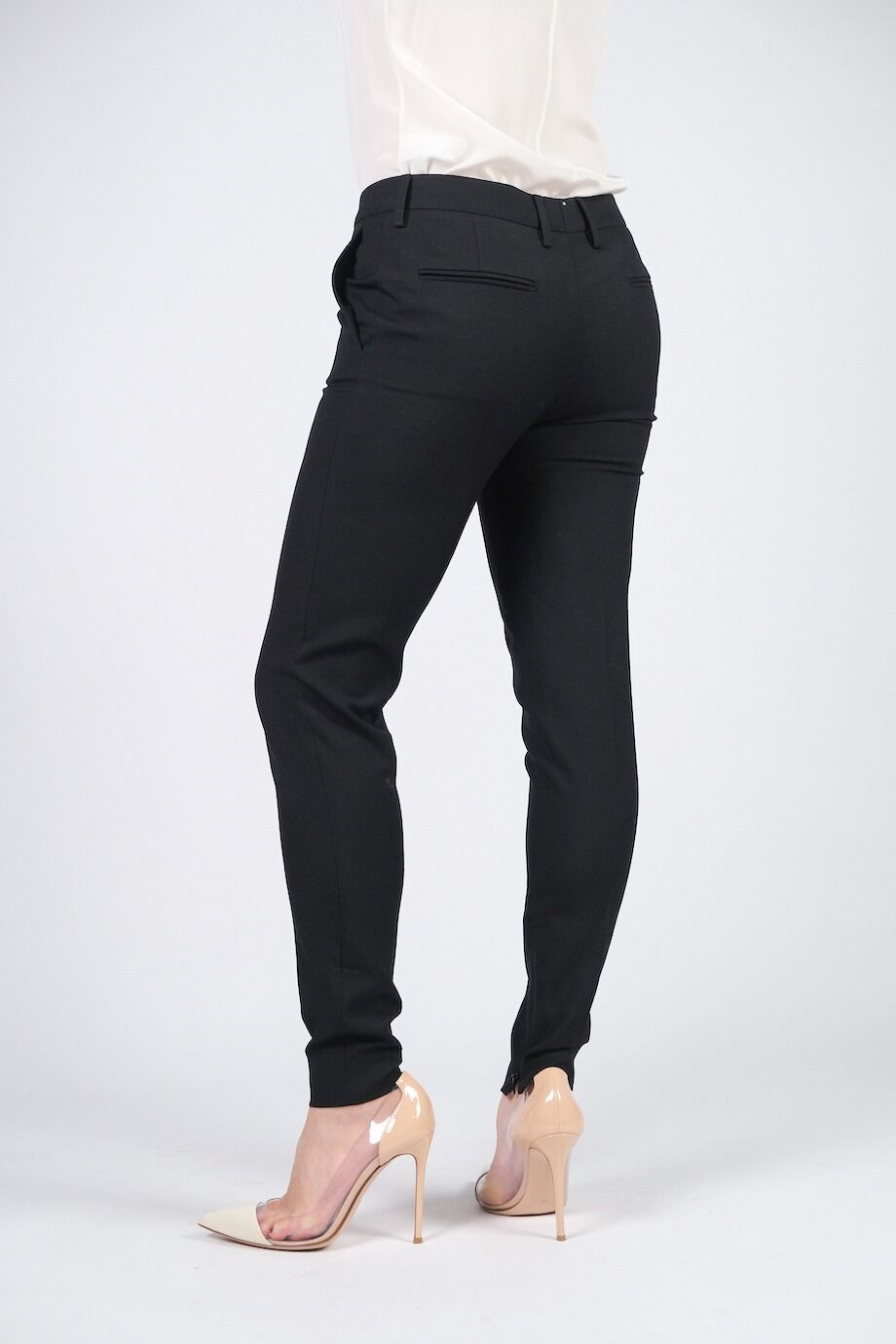 image 4 Зауженные брюки чёрного цвета с молниями снизу