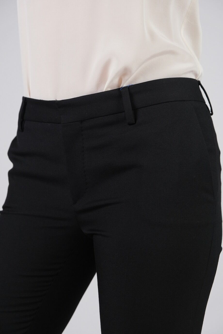 image 5 Зауженные брюки чёрного цвета с молниями снизу
