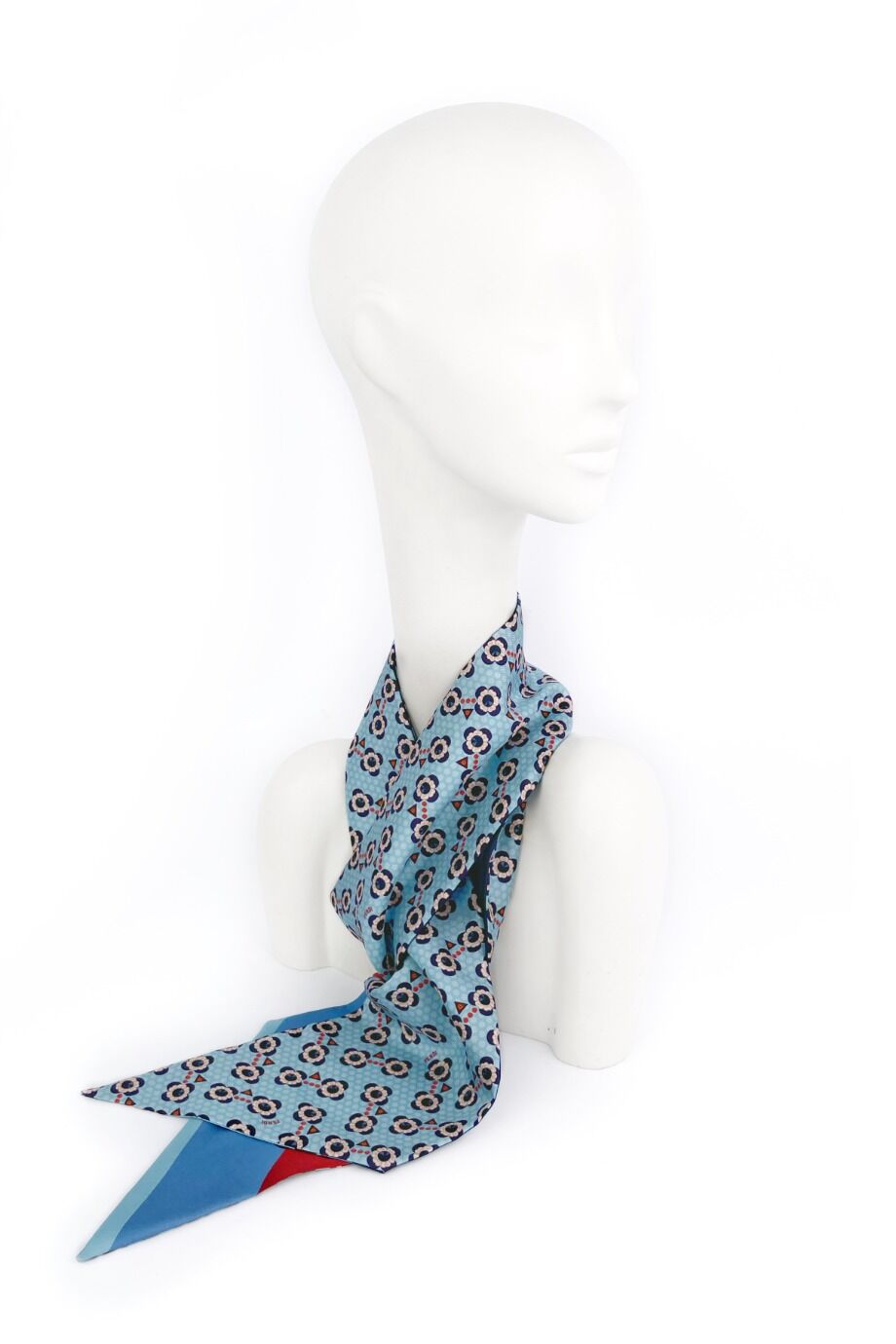 image 4 Шелковый шарф голубого цвета