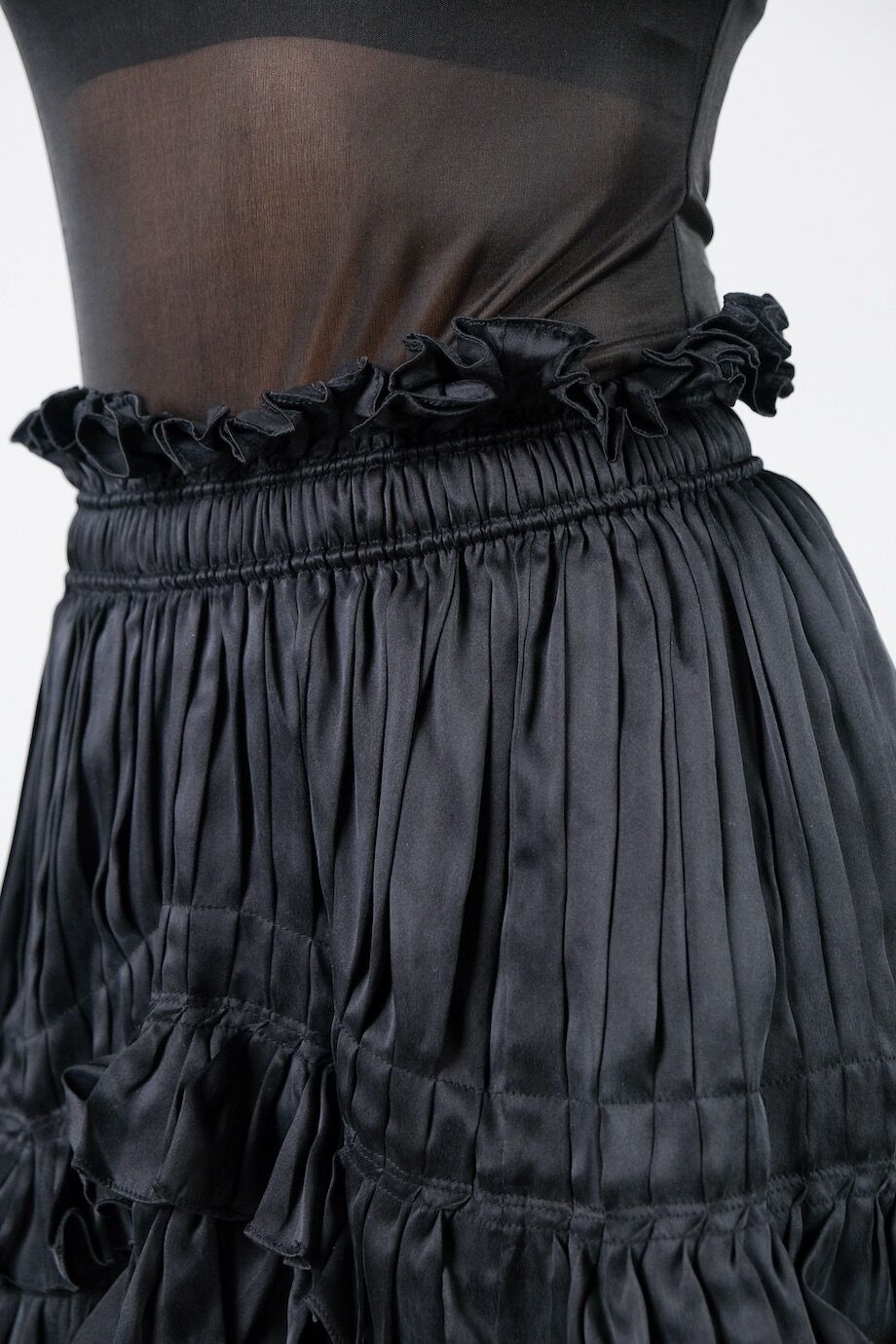 image 5 Шелковая юбка мини черного цвета с рюшами