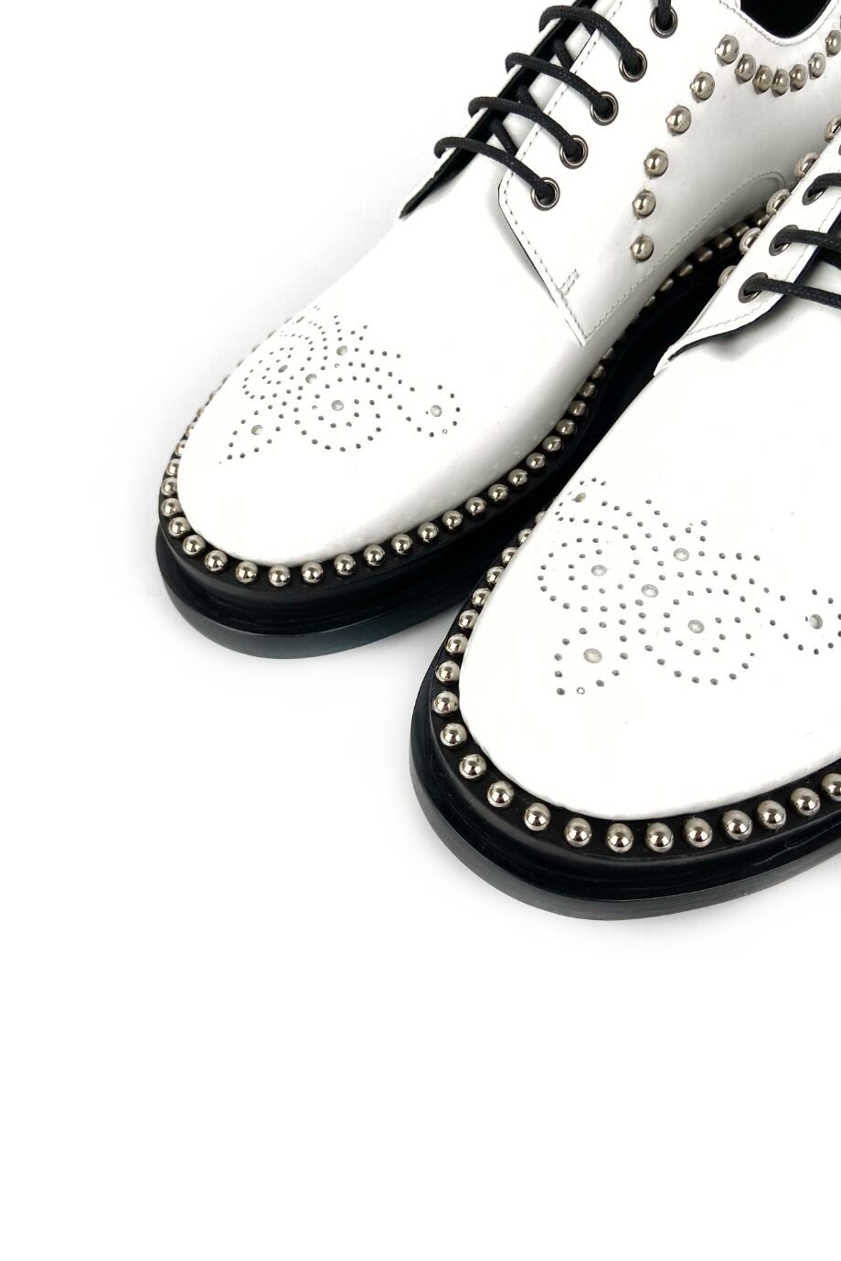 image 3 Ботинки белого с перфорацией и металлическим декором