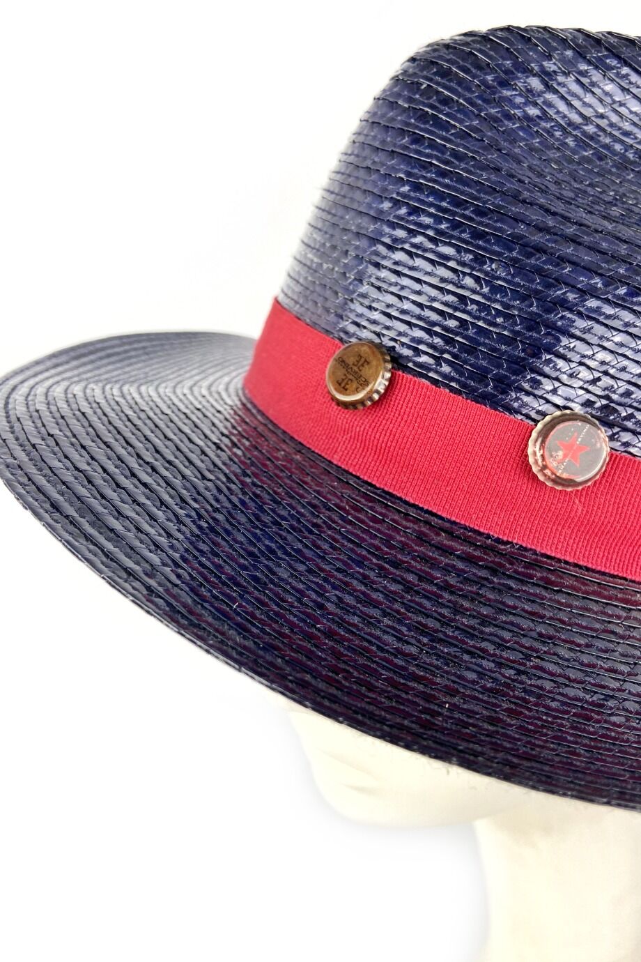 image 3 Шляпа синего цвета с красной лентой