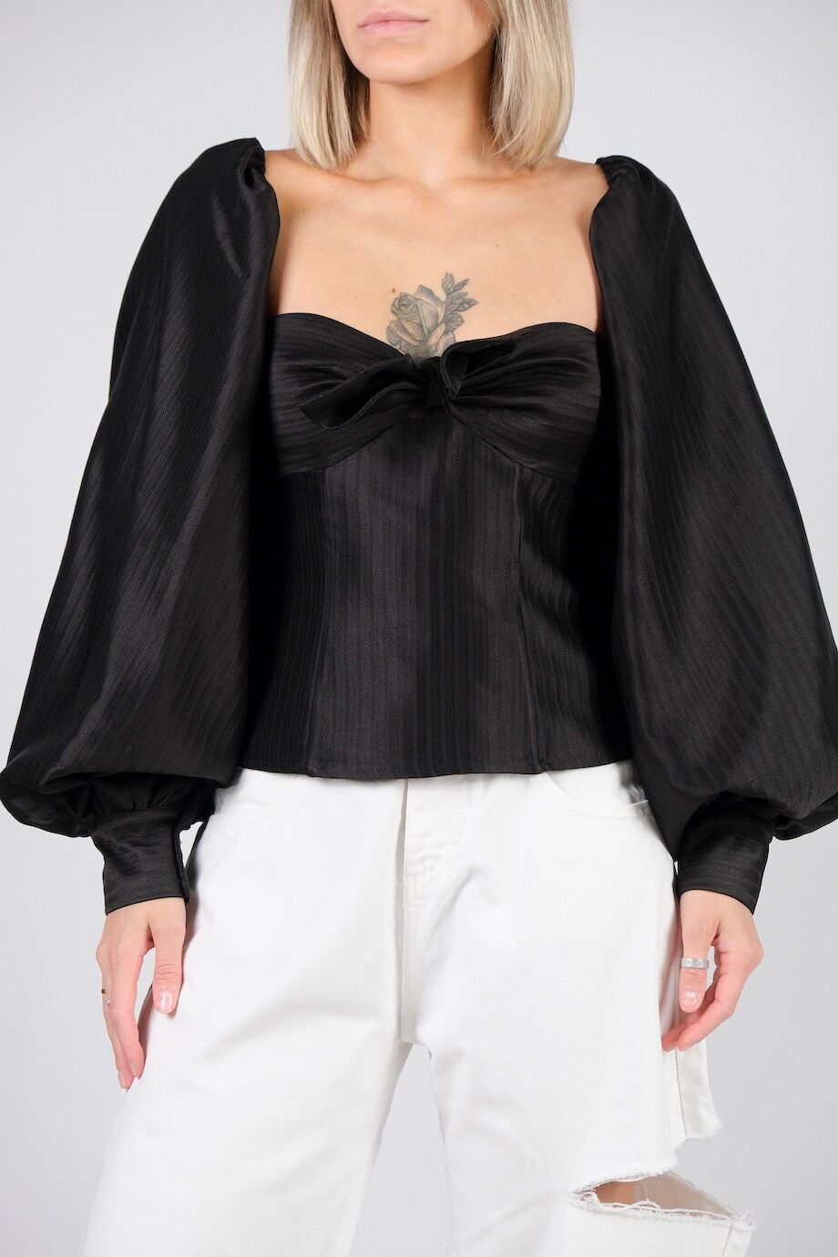 image 1 Блуза чёрного цвета с объемными рукавами