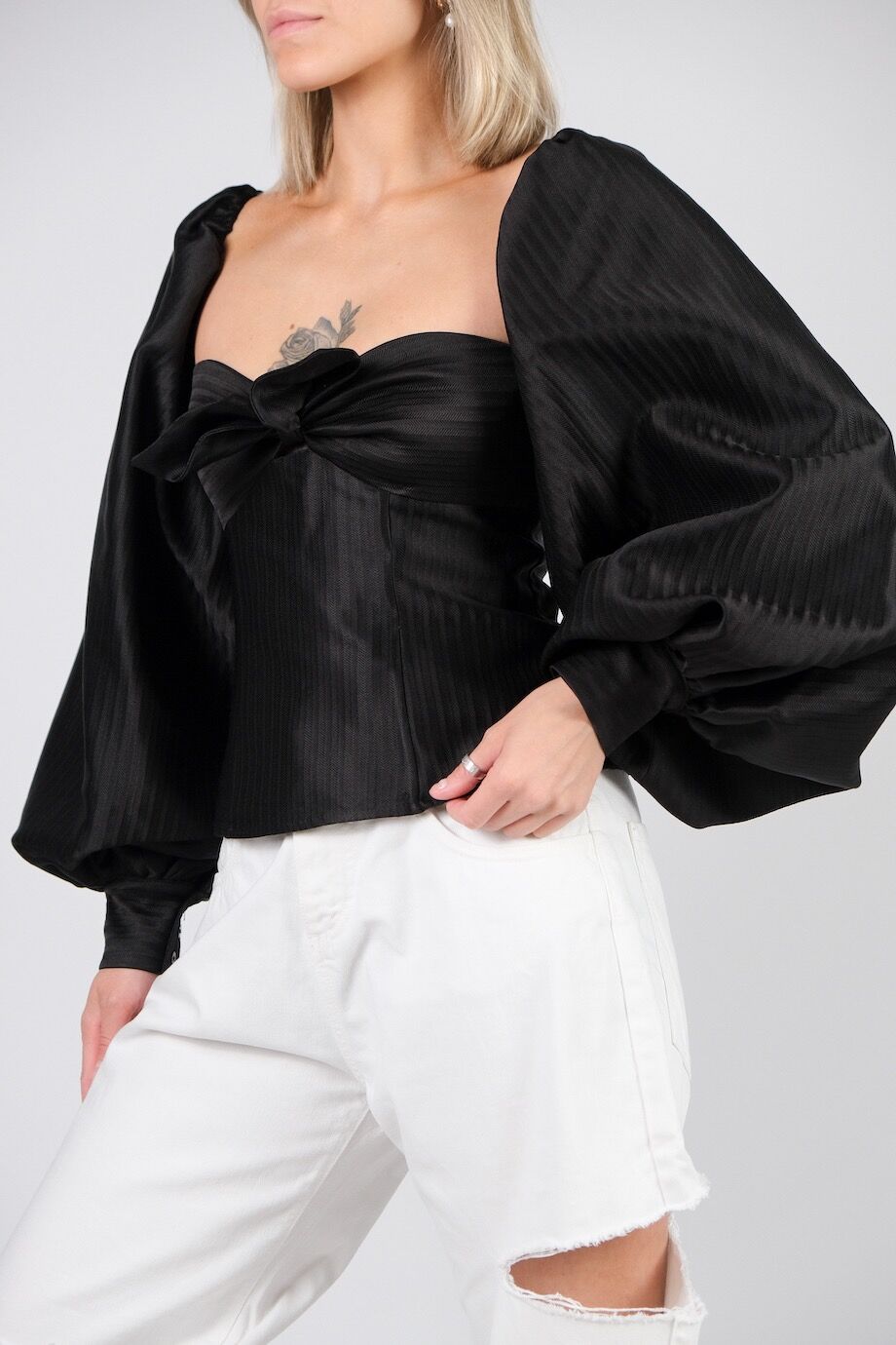image 2 Блуза чёрного цвета с объемными рукавами