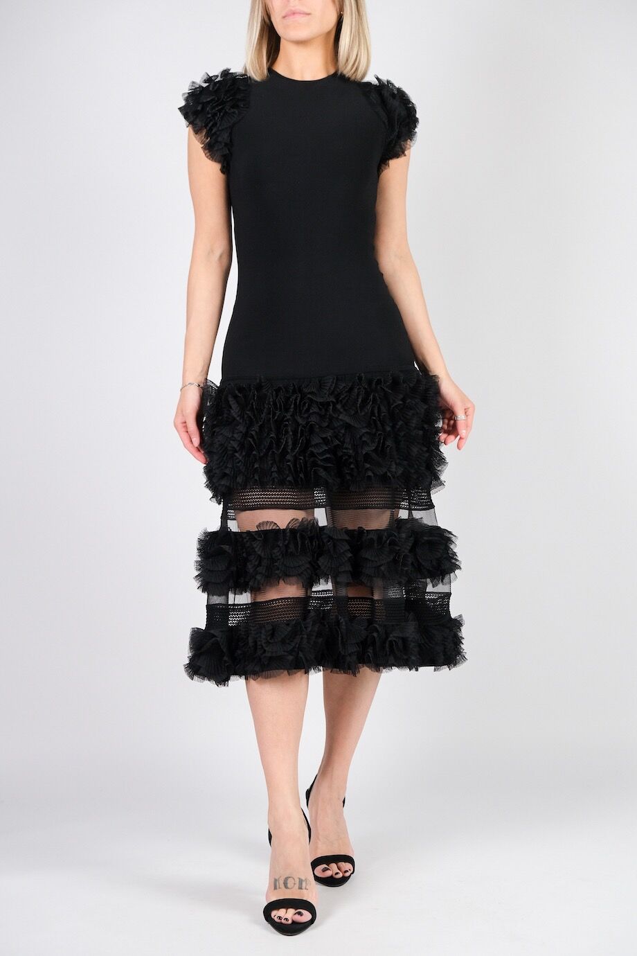 image 1 Платье черного цвета с воланами на рукавах и юбке