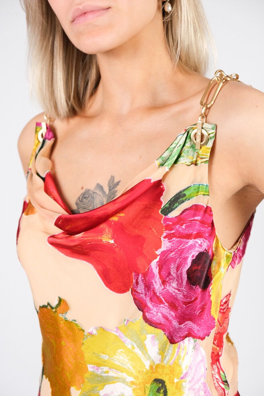image 4 Платье на цепочках с ярким цветочным принтом