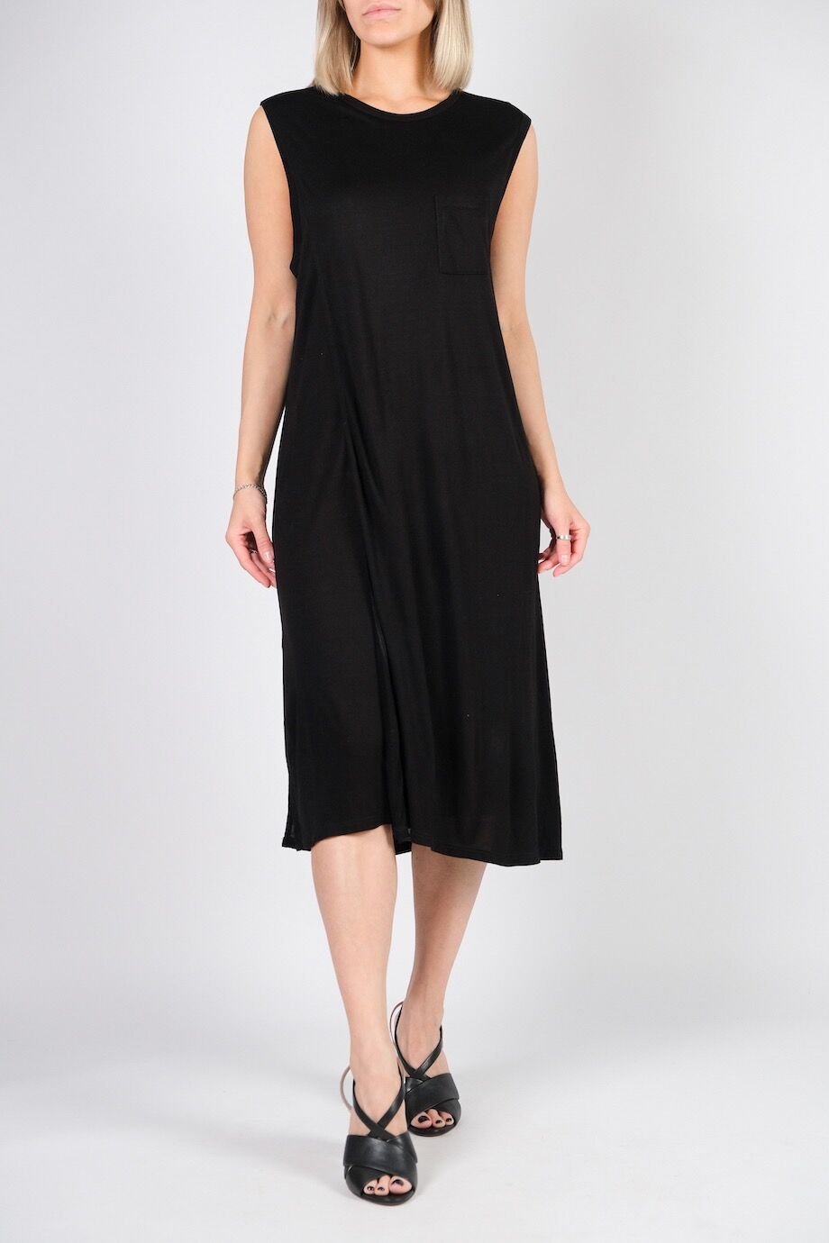 image 1 Платье чёрного цвета без рукавов  с карманом