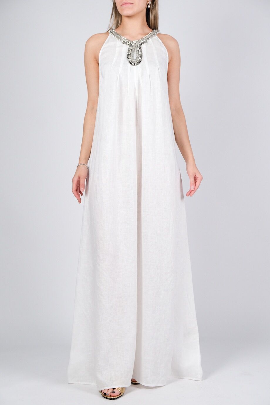 image 1 Льняное платье белого цвета с декором на вороте