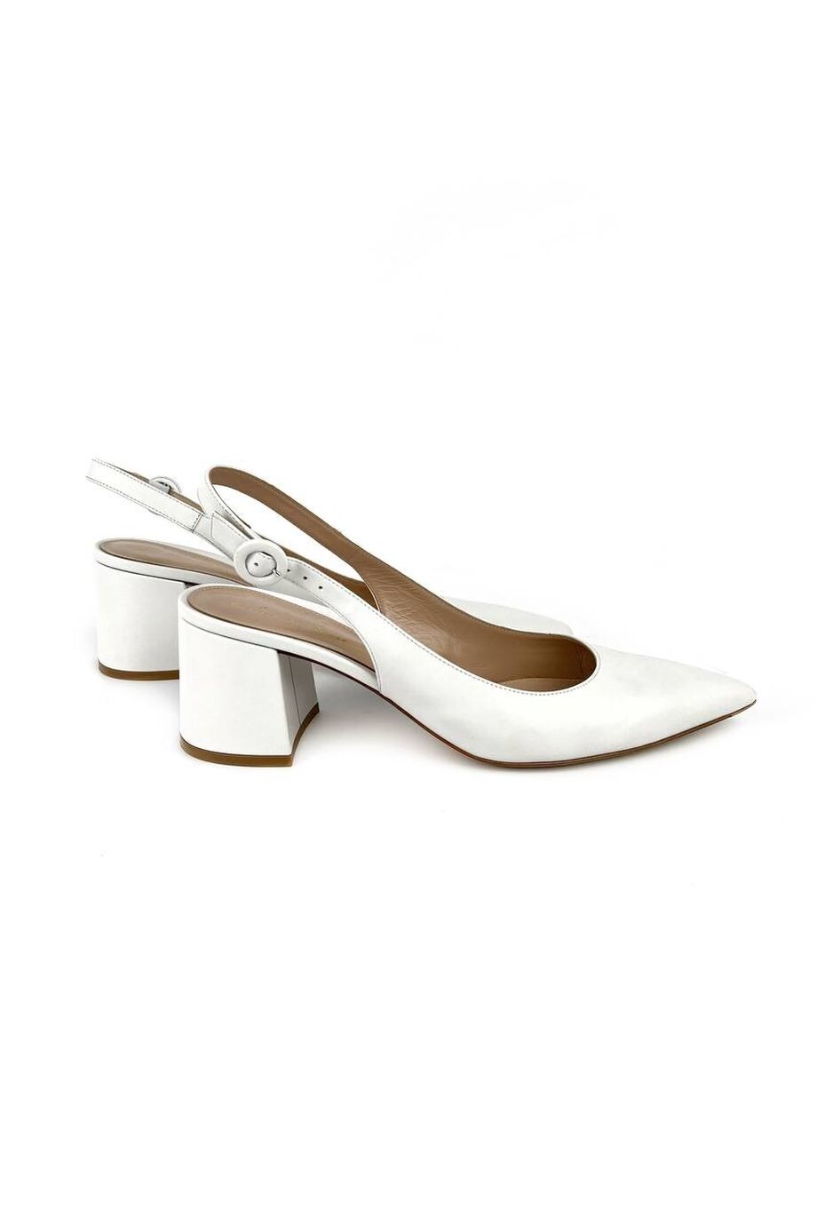 image 5 Туфли на небольшом каблуке белого цвета