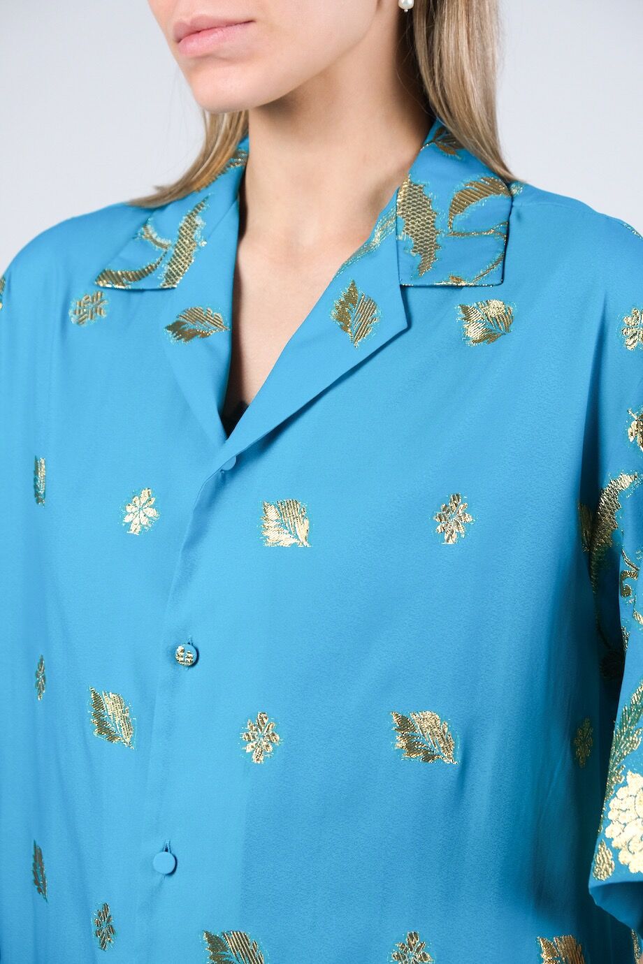 image 4 Рубашка бирюзового цвета с золотистой вышивкой