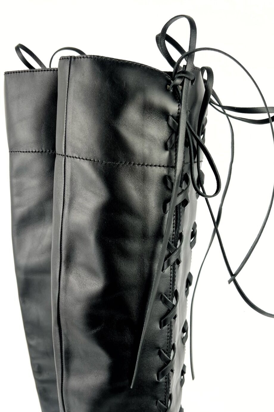 image 5 Ботфорты черного цвета без каблука на шнуровке