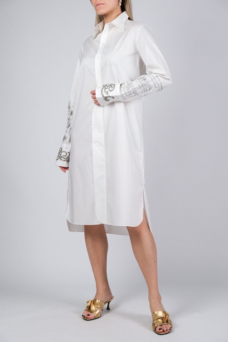 image 2 Платье-рубашка белого цвета с декором из бисера
