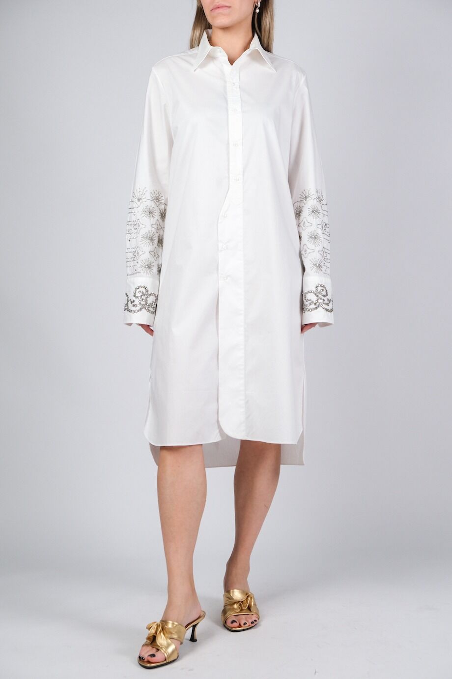image 1 Платье-рубашка белого цвета с декором из бисера