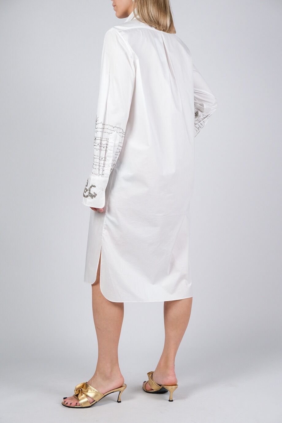 image 3 Платье-рубашка белого цвета с декором из бисера
