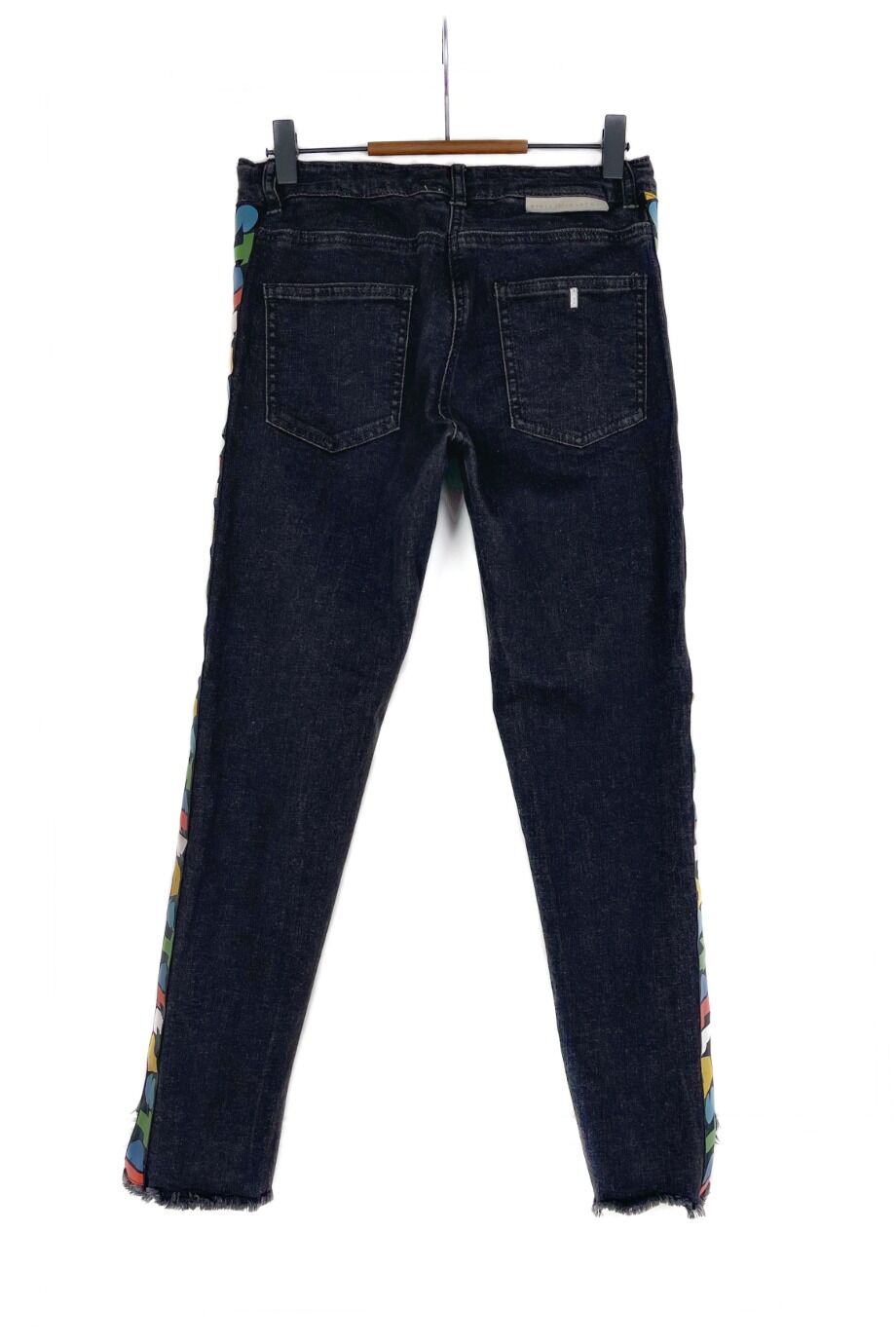 image 2 Детские джинсы темно-серого цвета с надписями на лампасах